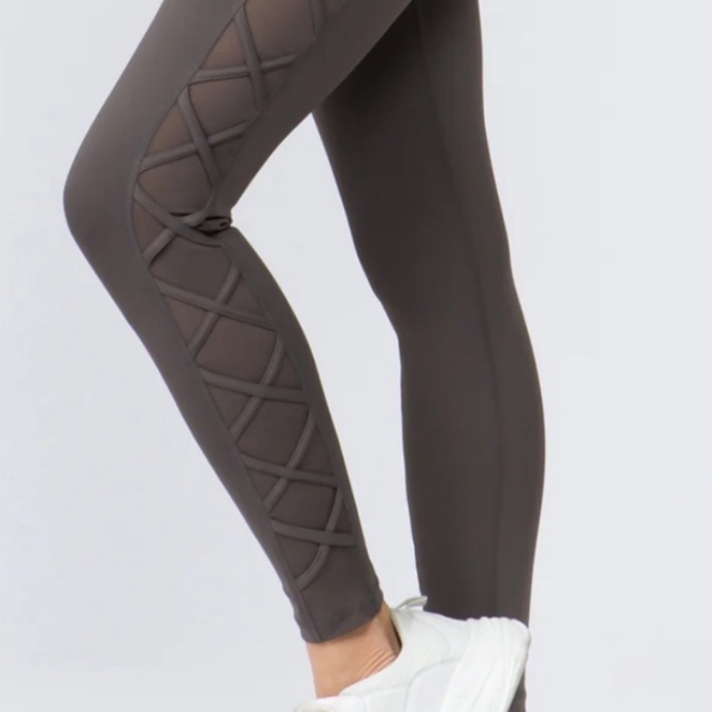 Marc New York Performance Criss-Cross Design Athletic Yoga Leggings. 7/8 Length.